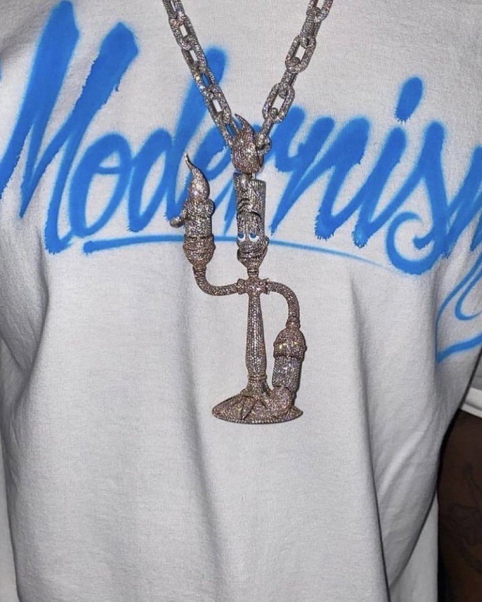 StreetFashion01's tweet photo. Virgil Abloh’s “Beauty and the Beast” Diamond Chain (2021) https://t.co/fIrJAw2ixL