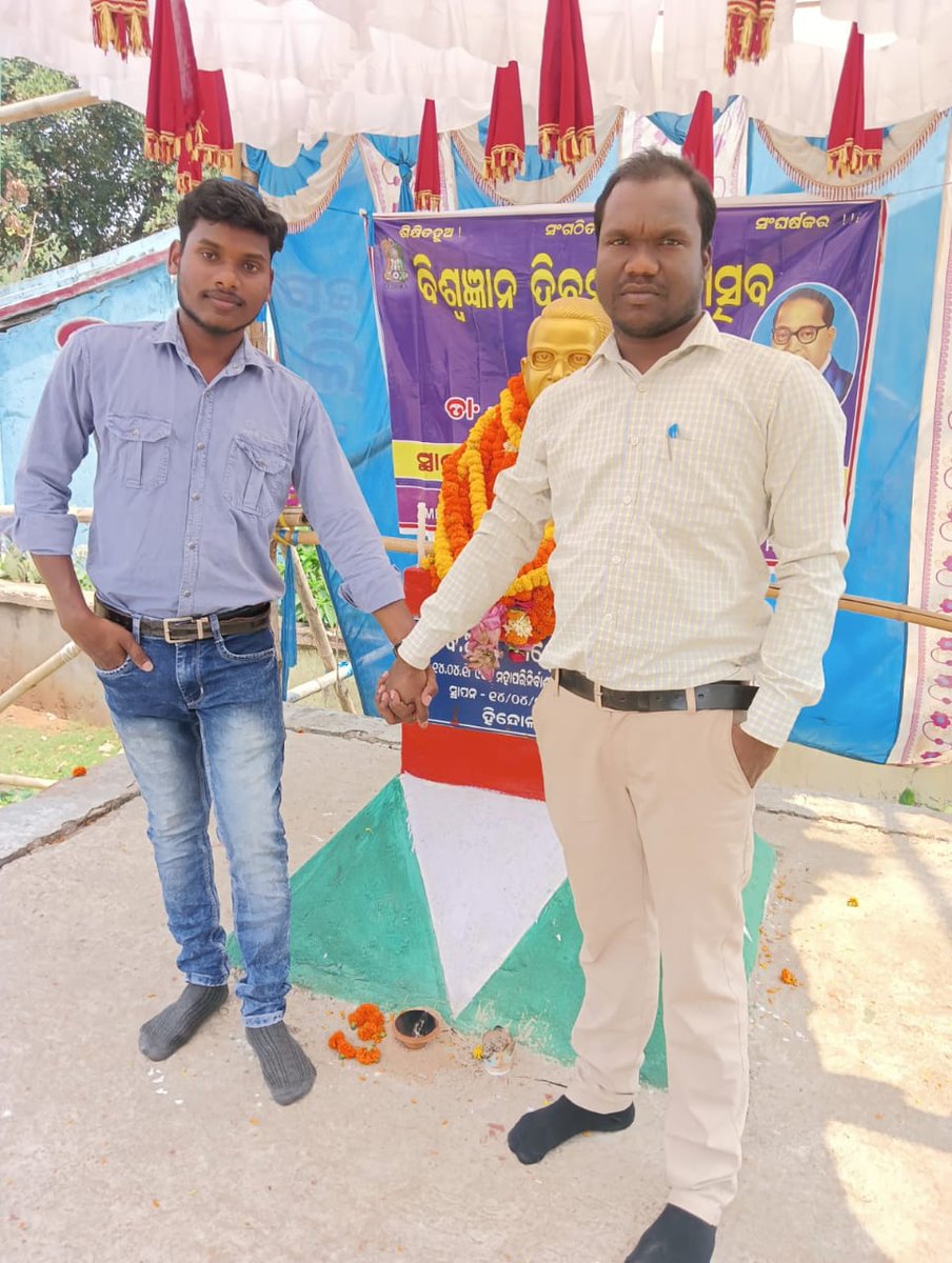 laxmidhnayak's tweet photo. #Dhenkanal #District_Cordinator of #ATA ର #TWEETER_BOY #BINAYA ଭାଇ ଙ୍କ ସହିତ ଆଜି ବିଶ୍ଵ ଜ୍ଞାନ ଦିବସ ମହୋତ୍ସବ ରେ ଭେଟି ବହୁତ୍ ଖୁସି ଲାଗିଲା,ଭାଇ ଆପଣଙ୍କ ପ୍ରୟାସ ନିରନ୍ତର ଜାରିରହୁ https://t.co/MUrHfrObzq