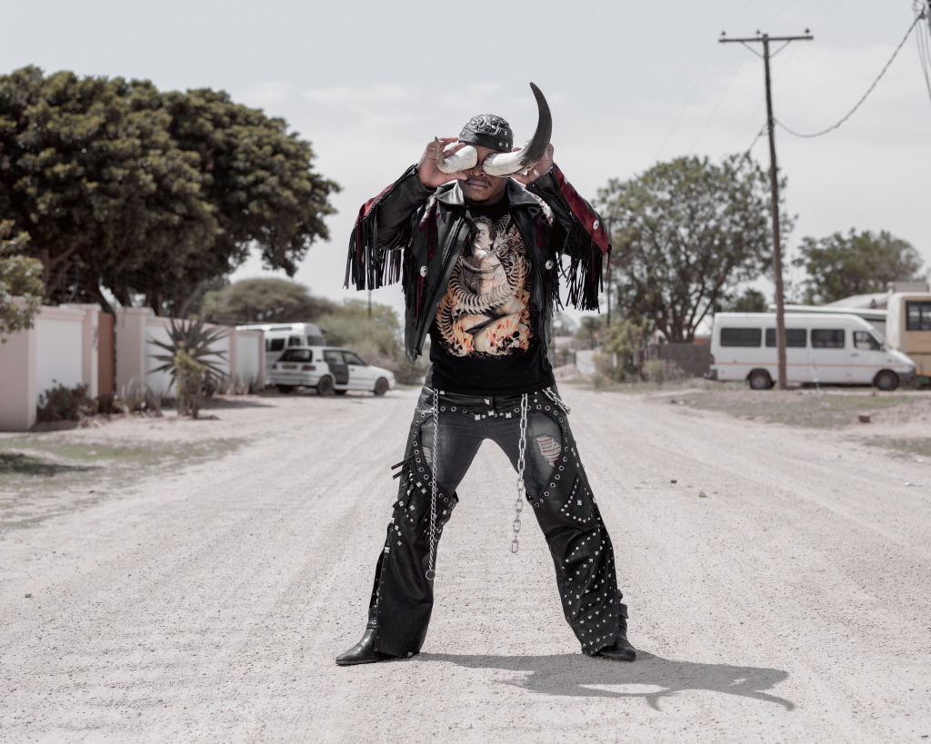 bridgegallery's tweet photo. THIS IS "CYBOK". 

HE IS 27. HE WORKS AS A SECURITY GUARD. HE STARTED LISTENING TO HEAVY METAL IN 2008.

@Pep_Bonet https://t.co/qH22m5Qy8E
