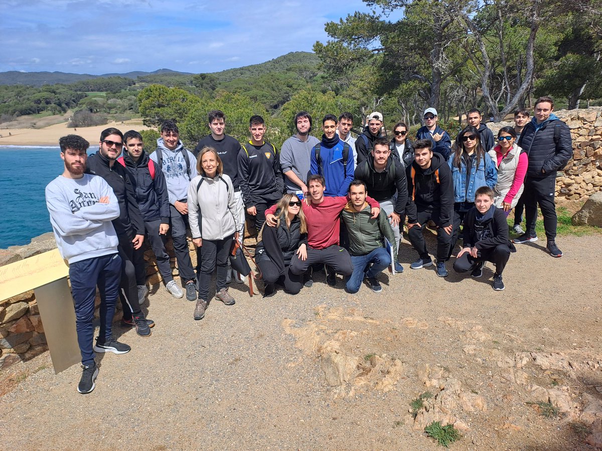 UdGeografia's tweet photo. #Geosortida Avui al matí, els estudiants de l'assignatura 'Turisme, territori i medi ambient' hem fet un recorregut per diverses platges del Baix Empordà per tal de poder caracteritzar-les i analitzar-ne diverses problemàtiques. 🏖💧
#FemGeografiaFemUdG https://t.co/oG5NbujP3Q