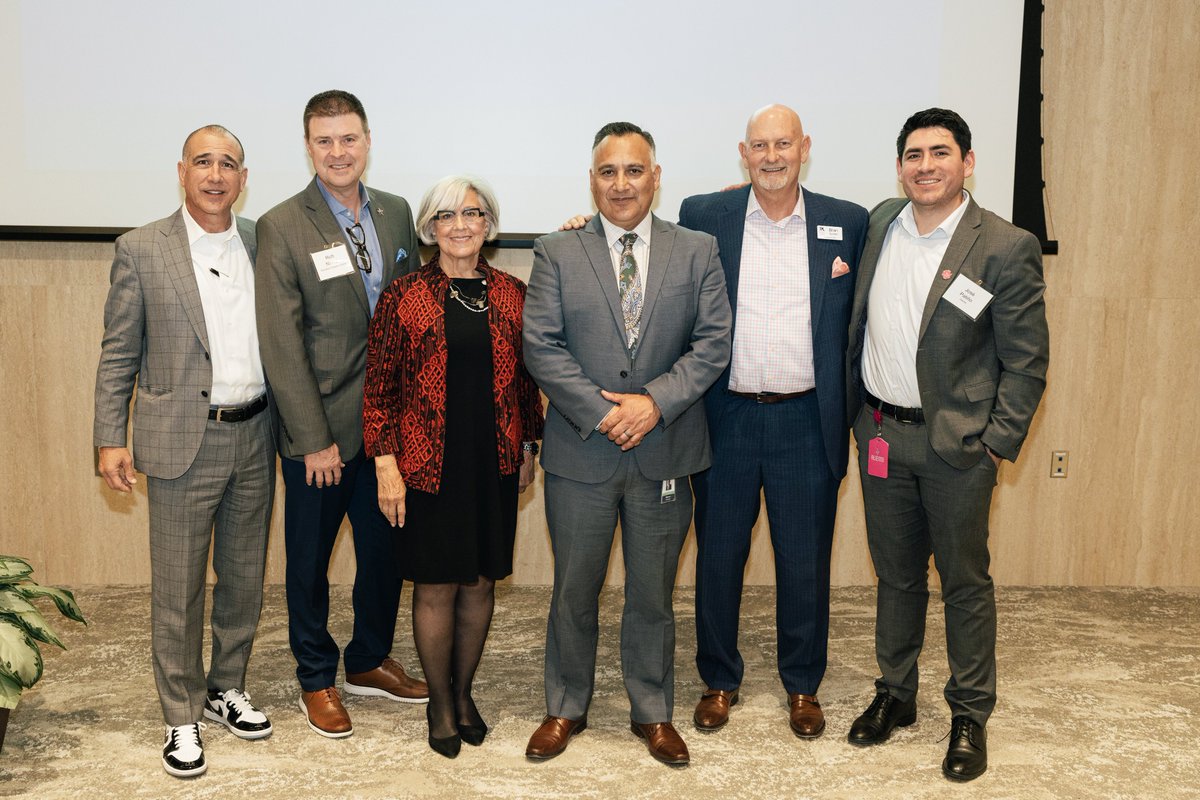 MCCCDChancellor's tweet photo. Thank you to @HeliosEdFnd, @MCCCDF, @EdForwardAZ, @AlientoAZ, @phxchamber, and @mcccd for an incredible welcome reception last night. It’s an honor to join colleagues, community partners, friends, and mentors who have supported me throughout my journey to the role of Chancellor. https://t.co/qgHtNkHeSA