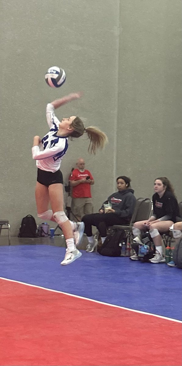bobgold72's tweet photo. 24 years of following our kids around to sporting events comes to an end with Khya’s last VB tourney this weekend.  Time flies….great memories #GoldFam https://t.co/FhOzVanQ5Y