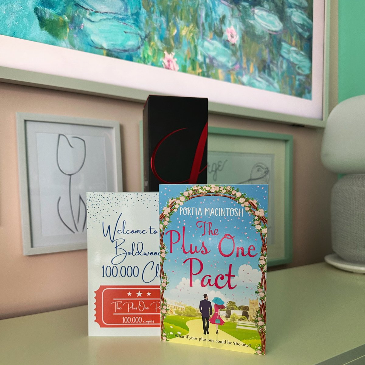 PortiaMacIntosh's tweet photo. Massive thanks to @BoldwoodBooks for the fizz! Canβt believe The Plus One Pact has sold over 100,000 copies! π₯°π₯ https://t.co/Munelr8rvY