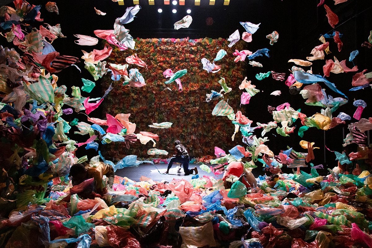 ~ BIENTÔT ⏰ ~
Mer Plastique - Tidiani N'Diaye
📆 les 20 &amp; 21 avril
avec la  dans le cadre de son programme New Settings
© Dorothée Thébert