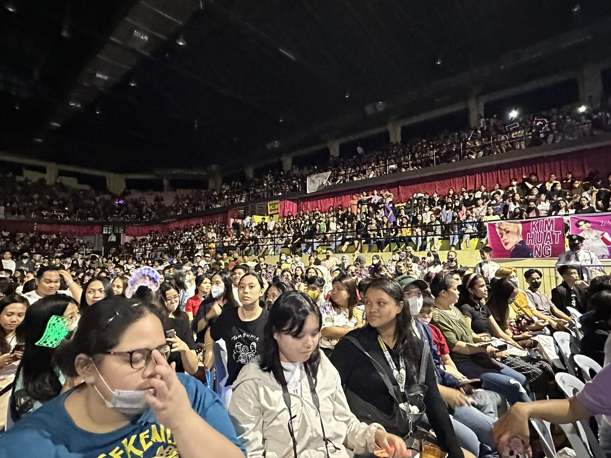 FaveShane's tweet photo. Imagine, a pre-debut group just did a mall show with legit-concert feel and attendance. I can't believe this is just a mall show and to think that tickets aren't for free. 

Koronadal definitely delivered. GenSan, time to shine and beat the record. 
#HORI7ON_GoesToKoronadal https://t.co/HDINMYhvH2
