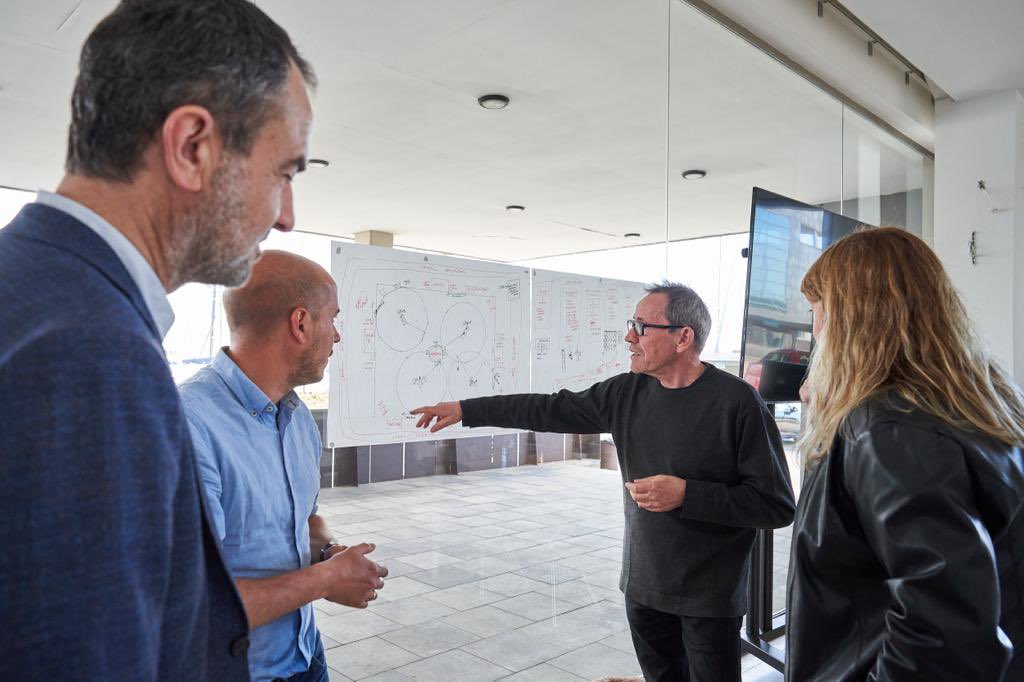 natalia_garriga's tweet photo. Un plaer conèixer el projecte d’@epicalafura en el seu nou centre al @portdebadalona. 

El seu president @pgatell i un equip apassionat l’han convertit en un centre d’innovació i recerca, pioner en cultura i ciència. 

Gràcies per la feina. Ens seguirem acompanyant! https://t.co/VqoOWkTWc7