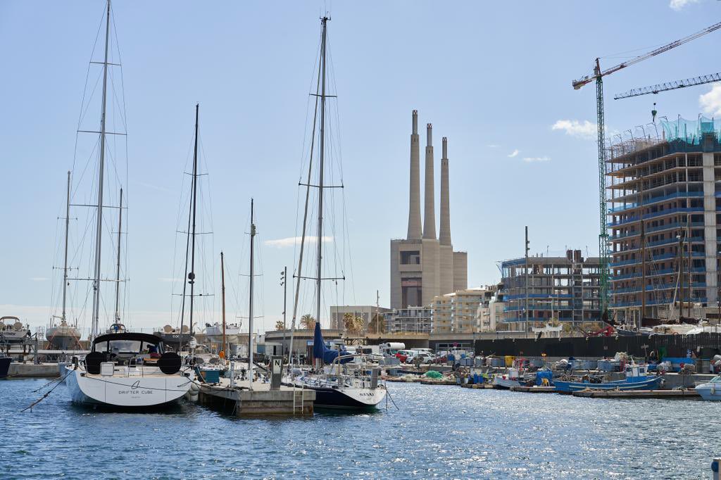 Natàlia Garriga (@natalia_garriga) on Twitter photo Un plaer conèixer el projecte d’<a href="/epicalafura/">Fundación Épica La Fura dels Baus</a> en el seu nou centre al @portdebadalona.
El seu president <a href="/pgatell/">pep gatell</a> i un equip apassionat l’han convertit en un centre d’innovació i recerca, pioner en cultura i ciència.
Gràcies per la feina. Ens seguirem acompanyant! Un plaer conèixer el projecte d’<a href="/epicalafura/">Fundación Épica La Fura dels Baus</a> en el seu nou centre al @portdebadalona.
El seu president <a href="/pgatell/">pep gatell</a> i un equip apassionat l’han convertit en un centre d’innovació i recerca, pioner en cultura i ciència.
Gràcies per la feina. Ens seguirem acompanyant!