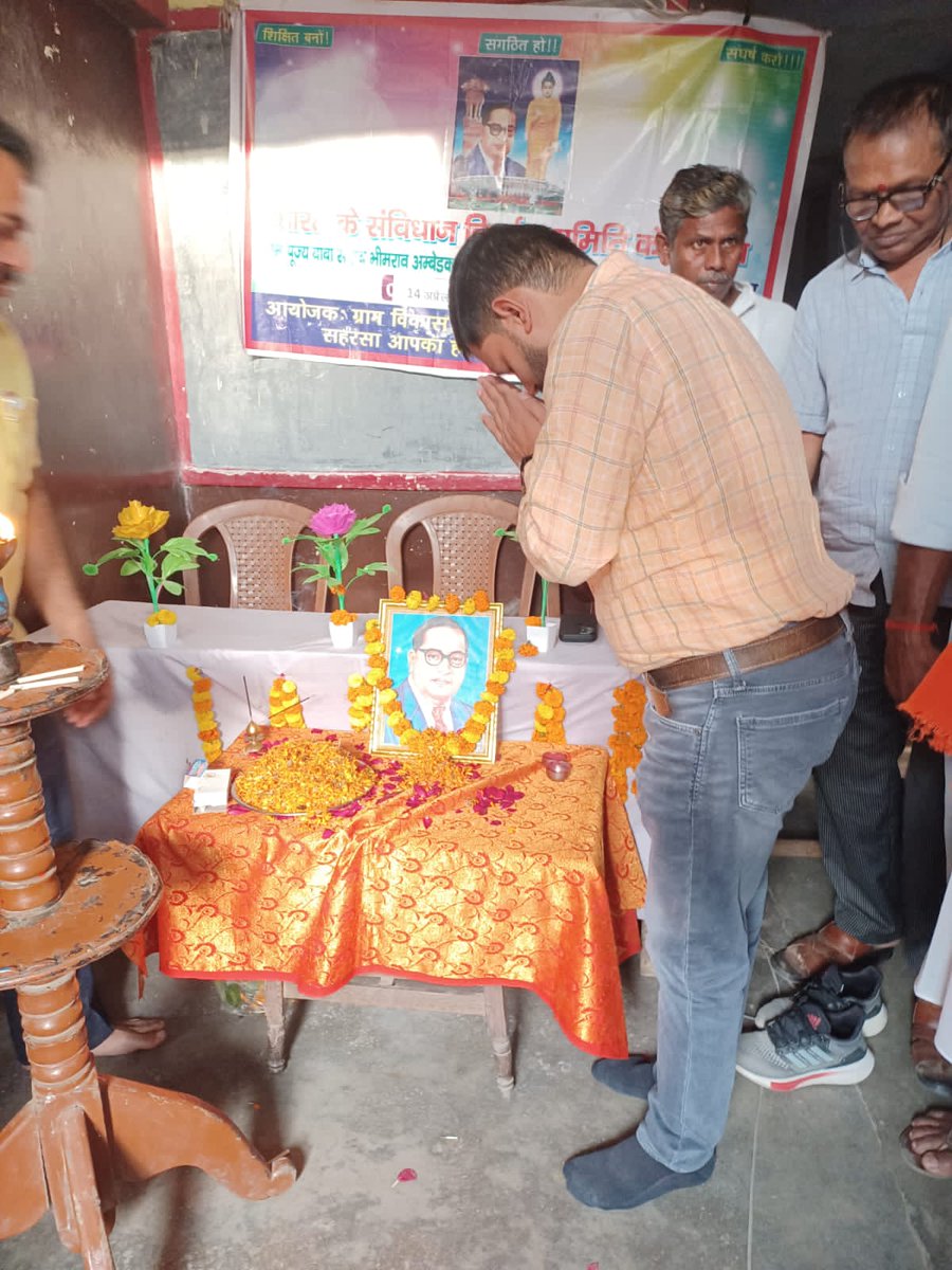 WhyManish's tweet photo. आज नगर पंचायत सोनवर्षा अंतर्गत सरस्वती विद्या मंदिर में भारत रत्न बाबा साहेब डॉ. भीमराव अंबेडकर जी की जयंती पर आयोजित कार्यक्रम में शामिल होकर श्रद्धांजलि अर्पित किया।
#भीमराव_अंबेडकर 
@BJP4Bihar https://t.co/TNhynhtqwg