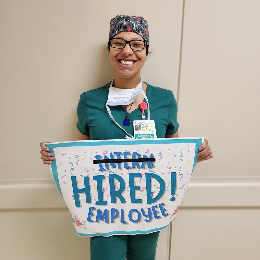 CSISDprojSEARCH's tweet image. COURTNEY! IS! HIRED! 👏🥳🎉

Courtney completed internships in the Central Service and Operating Room departments here at Baylor Scott &amp;amp; White Medical Center – College Station!

Courtney treated every single day like an interview, and it paid off big time! The Operating Room de…