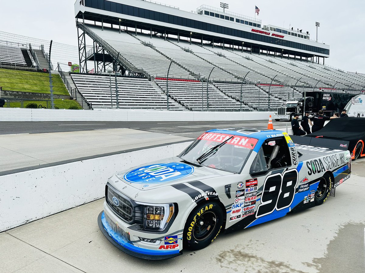 Happy race day from <a href="/MartinsvilleSwy/">Martinsville Speedway</a>! 

Teams are going though tech ahead of today’s practice/qualifying at 3 p.m. ET, on <a href="/FS1/">FS1</a>. 

#FordPerformance | #NASCAR75