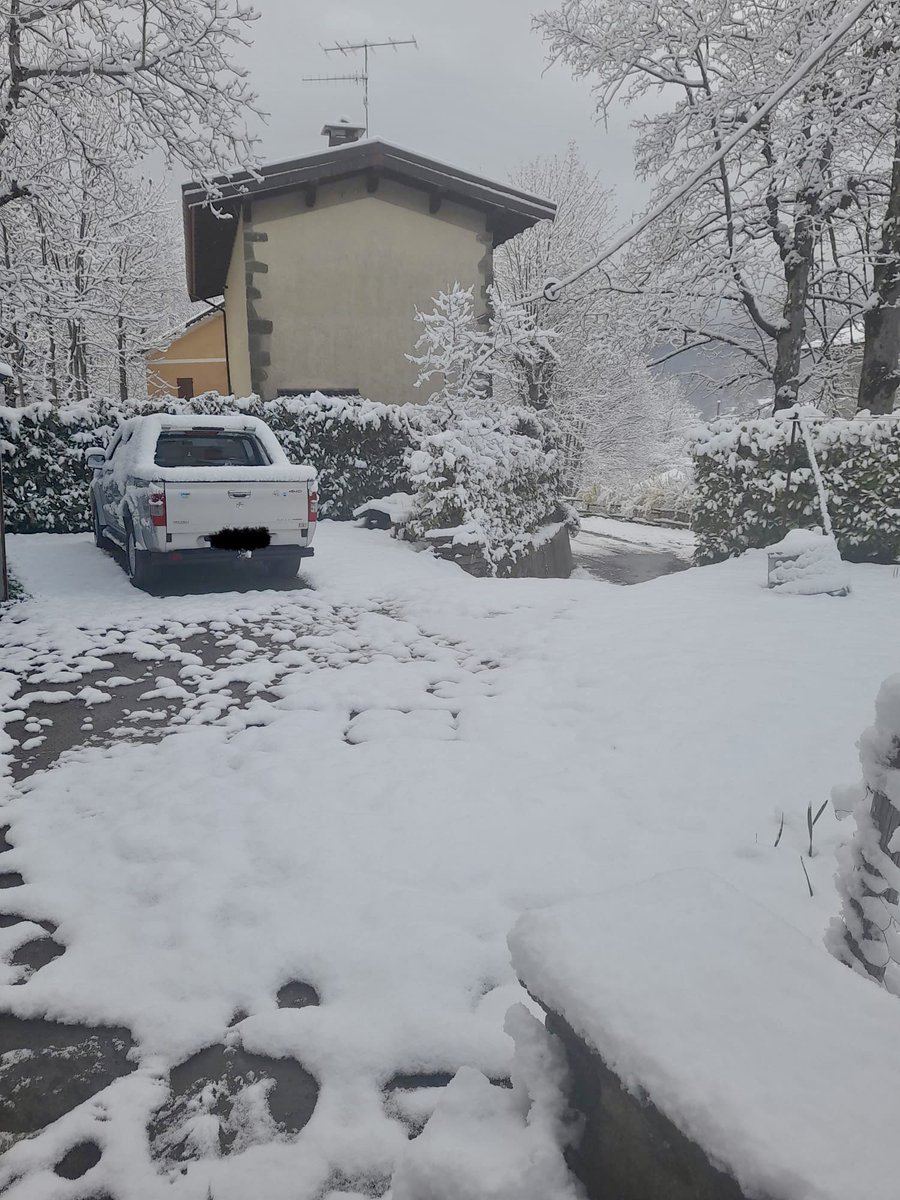 cadibicci's tweet photo. Questa mattina a @cadibicci ci siamo svegliati così ! 😁
@ModenaDintorni @provinciamodena @ModenaToday @parcoappennino @AppenninoBianco @FrignanoNews @pievepelago @ModenaNews @CimoneSci #fiumalbo @neveitalia https://t.co/AhofEgt1Rv