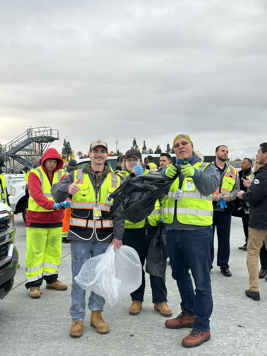 Brittany Diaz (@brittanydiazups) on Twitter photo Sunrise and morning sort collaborative FOD walk! <a href="/jpaloupsair/">John Palo</a> <a href="/audreyvb3/">Audrey VandenBosch @SafetySupervisor</a> <a href="/Shelby2017goair/">Shelby Jackson-Fox</a> <a href="/volzfam/">C</a> <a href="/OntTyler/">Tyler Burgraff</a> <a href="/roberta_cabrera/">Roberta Cabrera</a> #wio #FOD #SafetyFirst #chsp #ups #air #airport #Airplane Sunrise and morning sort collaborative FOD walk! <a href="/jpaloupsair/">John Palo</a> <a href="/audreyvb3/">Audrey VandenBosch @SafetySupervisor</a> <a href="/Shelby2017goair/">Shelby Jackson-Fox</a> <a href="/volzfam/">C</a> <a href="/OntTyler/">Tyler Burgraff</a> <a href="/roberta_cabrera/">Roberta Cabrera</a> #wio #FOD #SafetyFirst #chsp #ups #air #airport #Airplane
