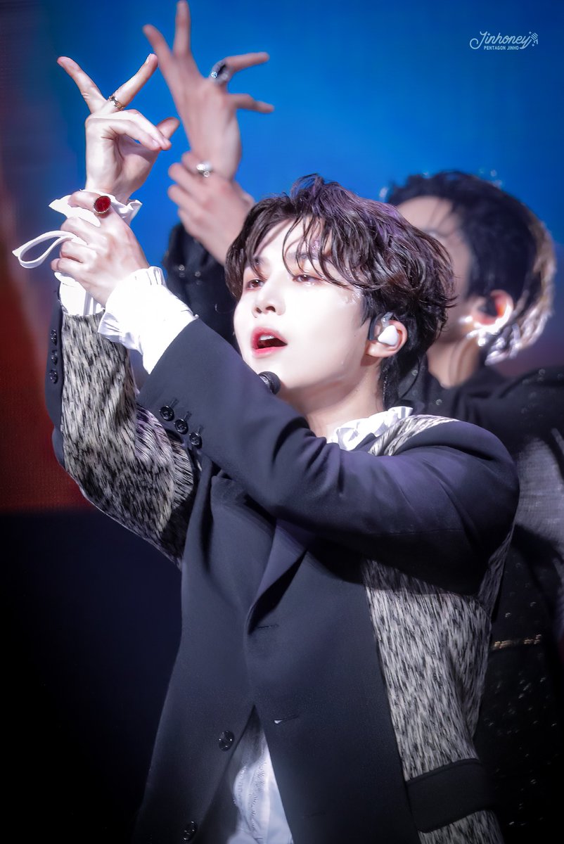 jinhoney417's tweet photo. 꽃잎이 번지면
그럼에도 새로운 봄이 오겠죠
한참이 걸려도
그대 반드시 행복해지세요
-
정승환 <눈사람>

#진호를_위한_추억 #memories_for_jinho
#조진호 #진호 #JINHO #ジンホ #매거진호
#펜타곤 #PENTAGON @CUBE_PTG https://t.co/PdlnuTSTPP