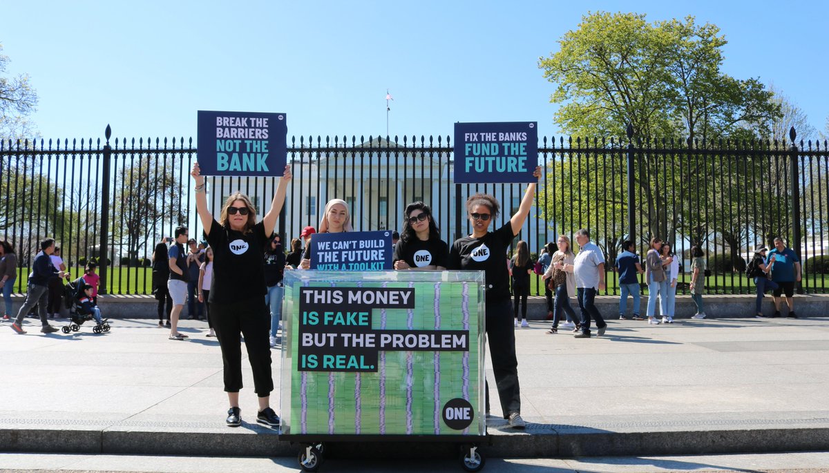 ONECampaign's tweet photo. DC ➡️ London ➡️ the Netherlands ➡️ Italy.

That’s where our #ONEActivists took action to get a special message to global leaders!

Like and share this post to spread the word!

Photo credit: @AnnaGordonPics, @AndreaBrandino, @Ro_Bird. https://t.co/EjJGMI1xX2