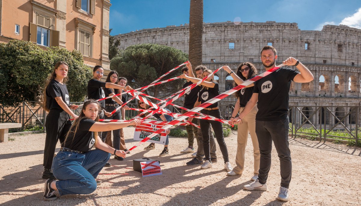 ONECampaign's tweet photo. DC ➡️ London ➡️ the Netherlands ➡️ Italy.

That’s where our #ONEActivists took action to get a special message to global leaders!

Like and share this post to spread the word!

Photo credit: @AnnaGordonPics, @AndreaBrandino, @Ro_Bird. https://t.co/EjJGMI1xX2