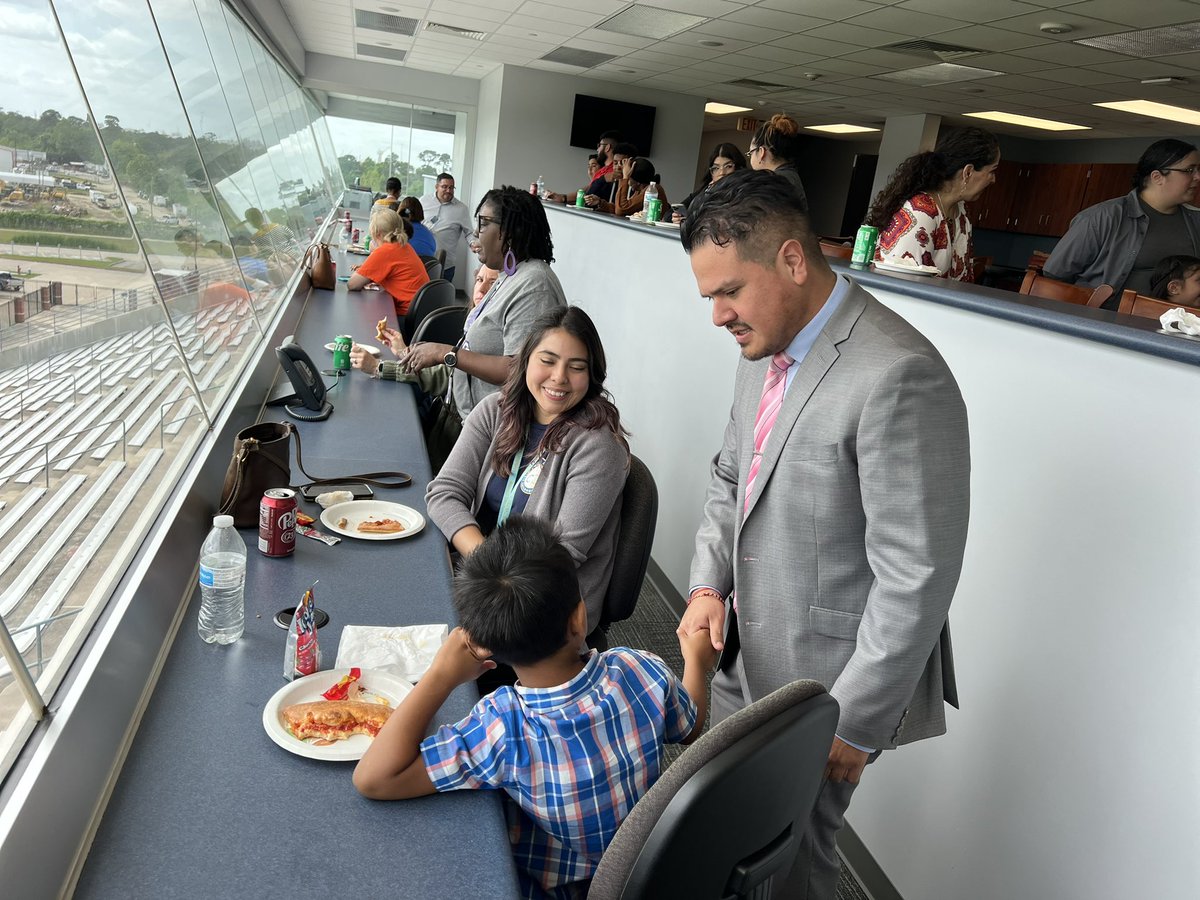 ChannelviewISD's tweet photo. Happening now: April Student of the Month Luncheon! Congratulations to these dedicated students on this achievement! 
Deputy Superintendent, Dr. Cahuasqui, loves the opportunity to interact with these amazing students. https://t.co/WBZ7vUgVlP
