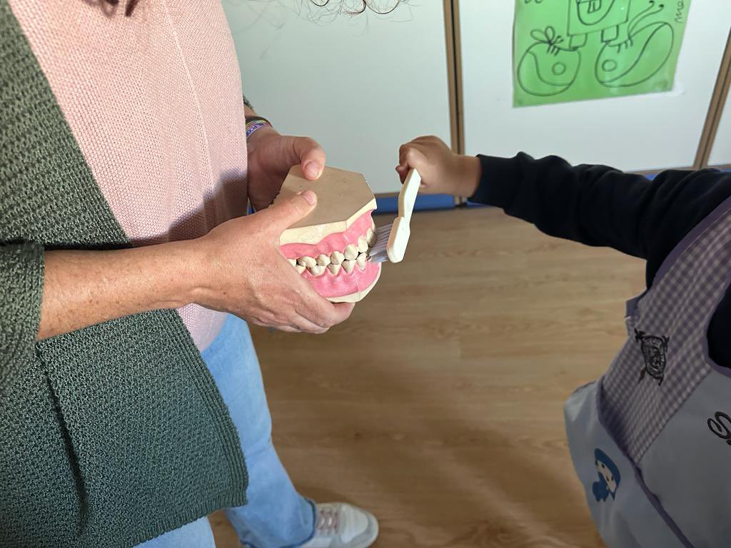 BahiaJanda's tweet photo. Nuestras Enfermeras Referentes Escolares, continúan impulsando la prevención y la promoción de la salud trabajando los hábitos saludables!!! https://t.co/9Oj23dVQf7