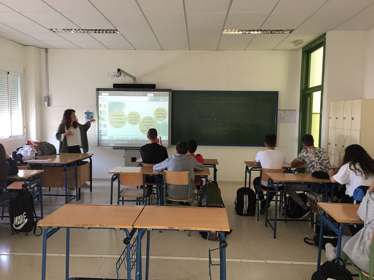 BahiaJanda's tweet photo. Nuestras Enfermeras Referentes Escolares, continúan impulsando la prevención y la promoción de la salud trabajando los hábitos saludables!!! https://t.co/9Oj23dVQf7