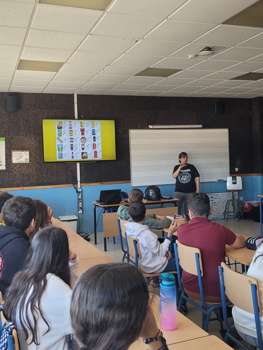 BahiaJanda's tweet photo. Nuestras Enfermeras Referentes Escolares, continúan impulsando la prevención y la promoción de la salud trabajando los hábitos saludables!!! https://t.co/9Oj23dVQf7