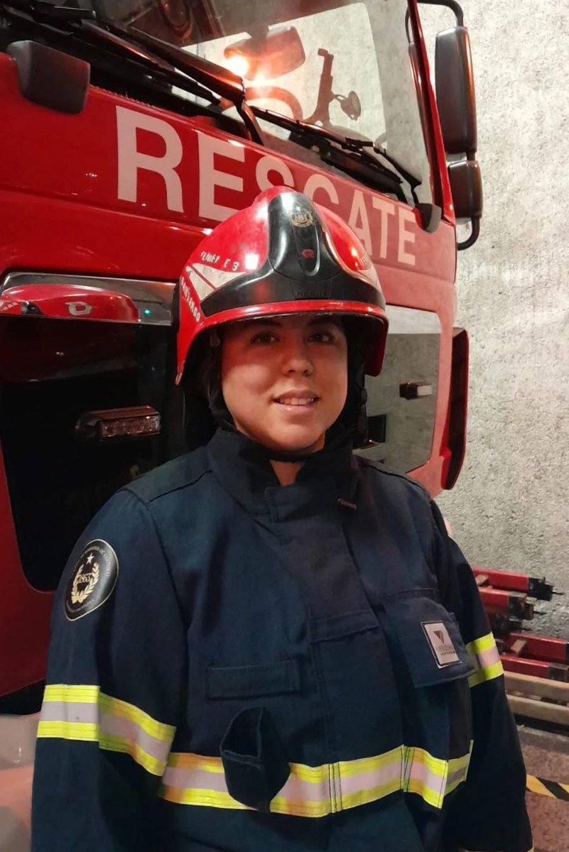 Ayer en sesión de Compañía fue electa como Teniente 3ro la Voluntaria Honoraria Sra. Macarena Fouilloux.
Primera vez en nuestra Octava una oficial de mando. 
Todo el éxito en su gestión