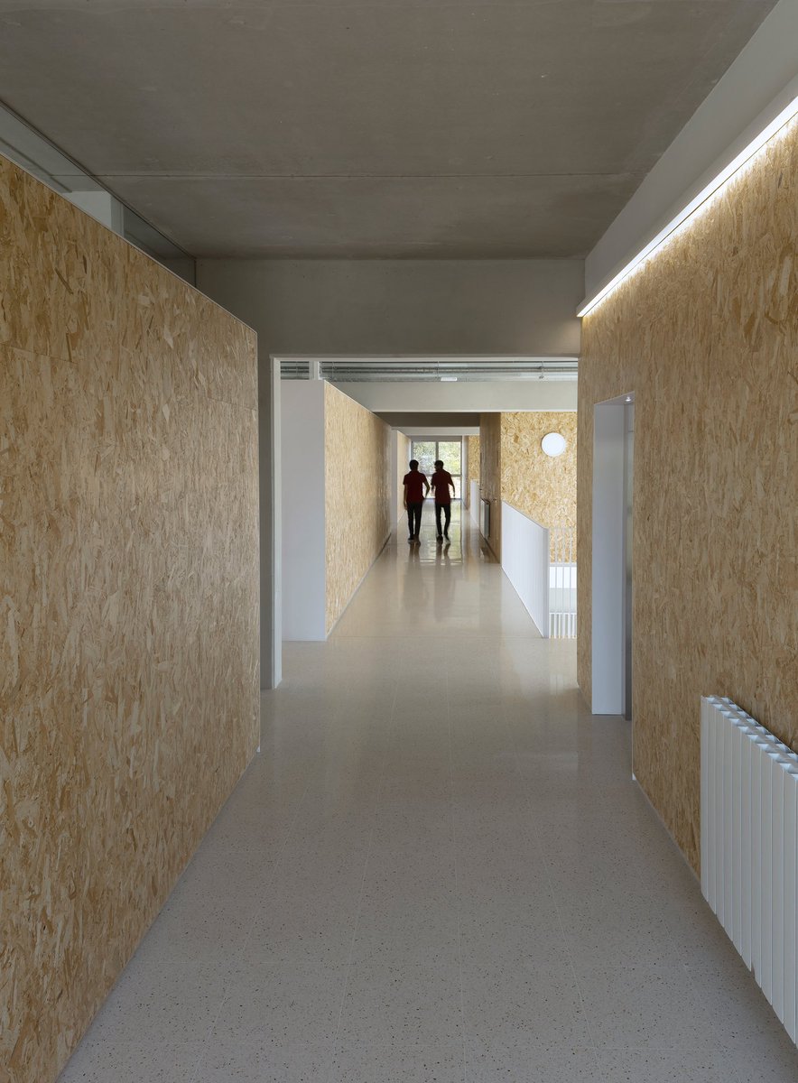 Arqenblanco's tweet photo. Escuela Familiar Camp Joliu - bxd arquitectura  
Imagen: Alejo Bagué
________________________________
#bxdarquitectura #escuelafamiliarcampjoliu #alejobague #larboc  #españa #arquitecturaespaña #arquitecturaenblanco #arquitecturaespañola #arquitectura #architecture #archdaily https://t.co/UusVEJJTgQ