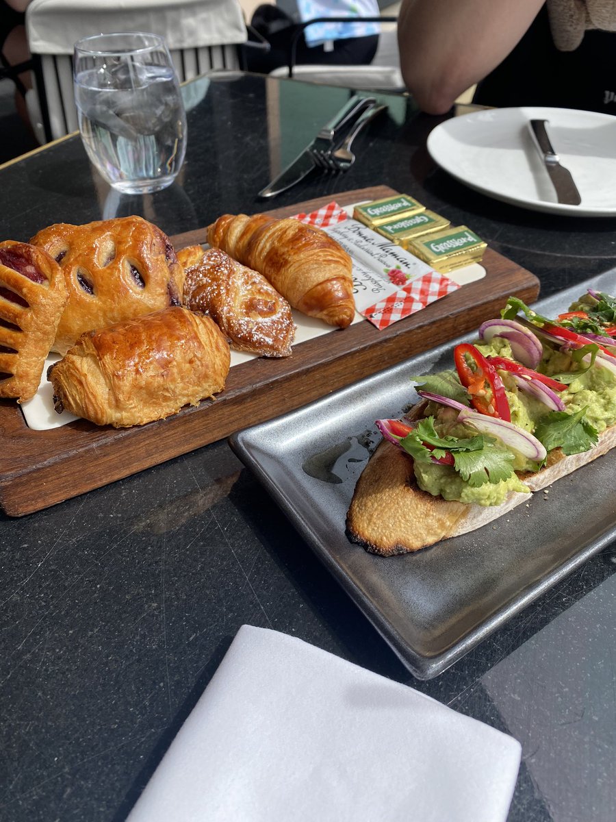 calCPFC1's tweet image. This time last week 😩 #spago #BellagioFountainView #lasvegas