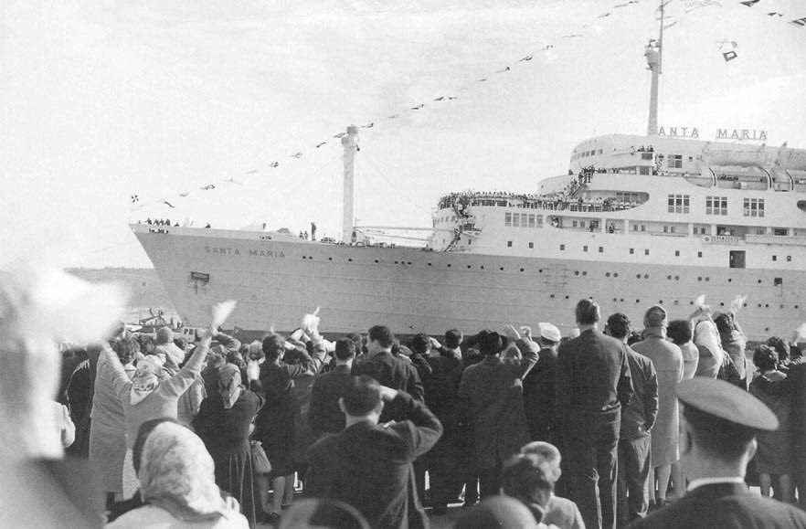 Nuestra historia de crecimiento y esfuerzo comenzó en 1949❤️

Cuando un grupo de inmigrantes portugueses, la mayoría procedente de Madeira, vió en Venezuela un país de oportunidades.