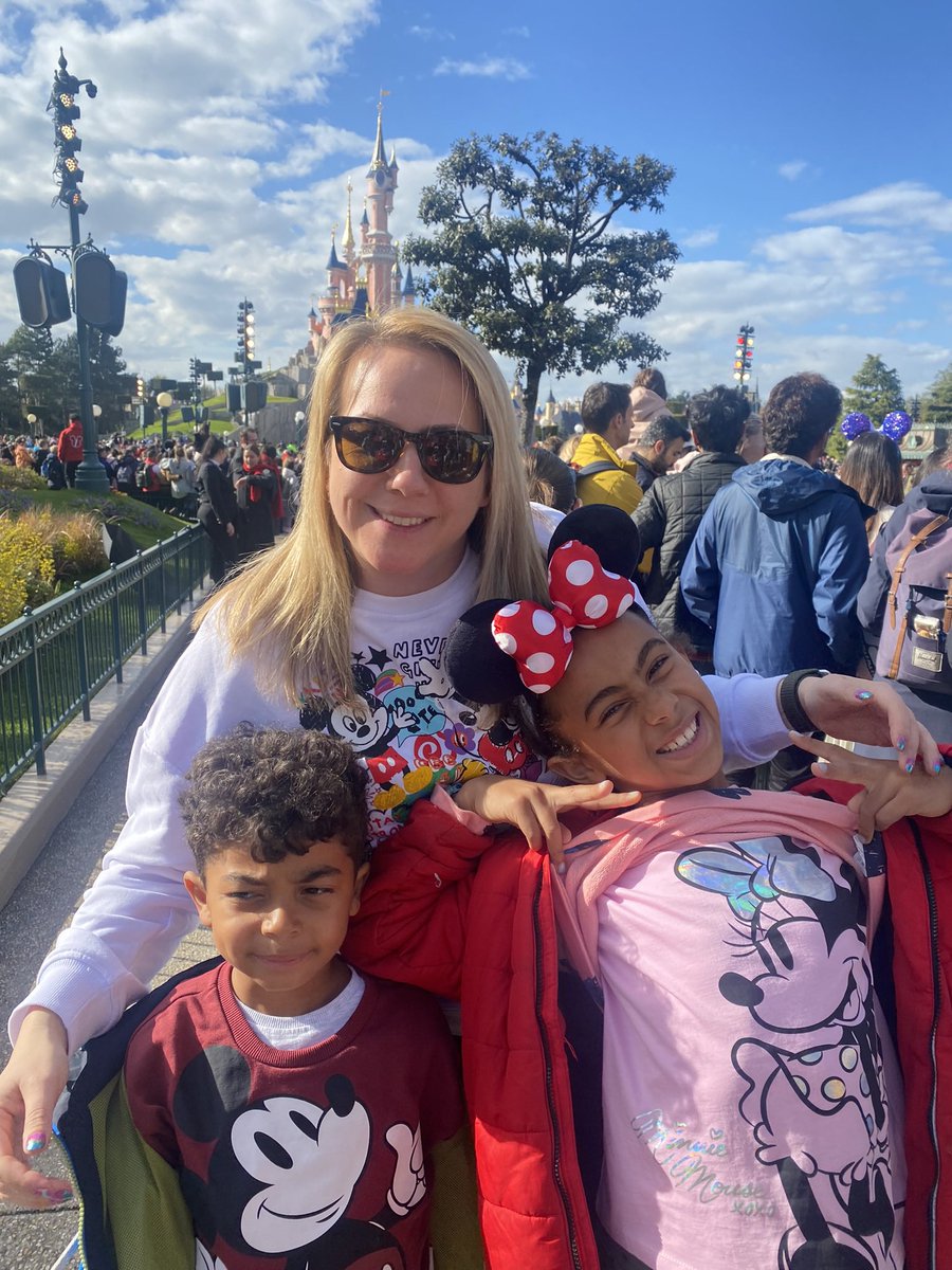 Family time @DisneylandParis ❤️ “Where dreams come true” 👩‍❤️‍👩 🎢