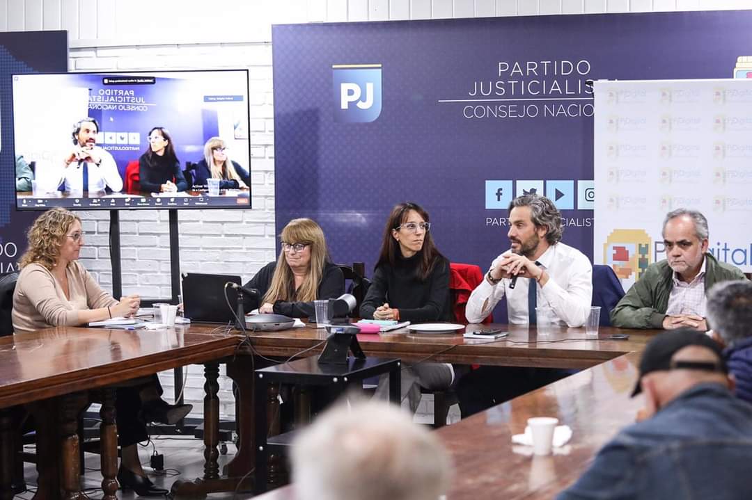 p_justicialista's tweet photo. "NINGÚN PERONISTA SABE LO QUE ES RENUNCIAR A LA ESPERANZA"

El compañero @SantiagoCafiero compartió ayer el plenario de la militancia nacional y popular del PJ Digital en la sede del PJ Nacional.

👉https://t.co/lBwfgnsl7K https://t.co/6S1YUxLCoI