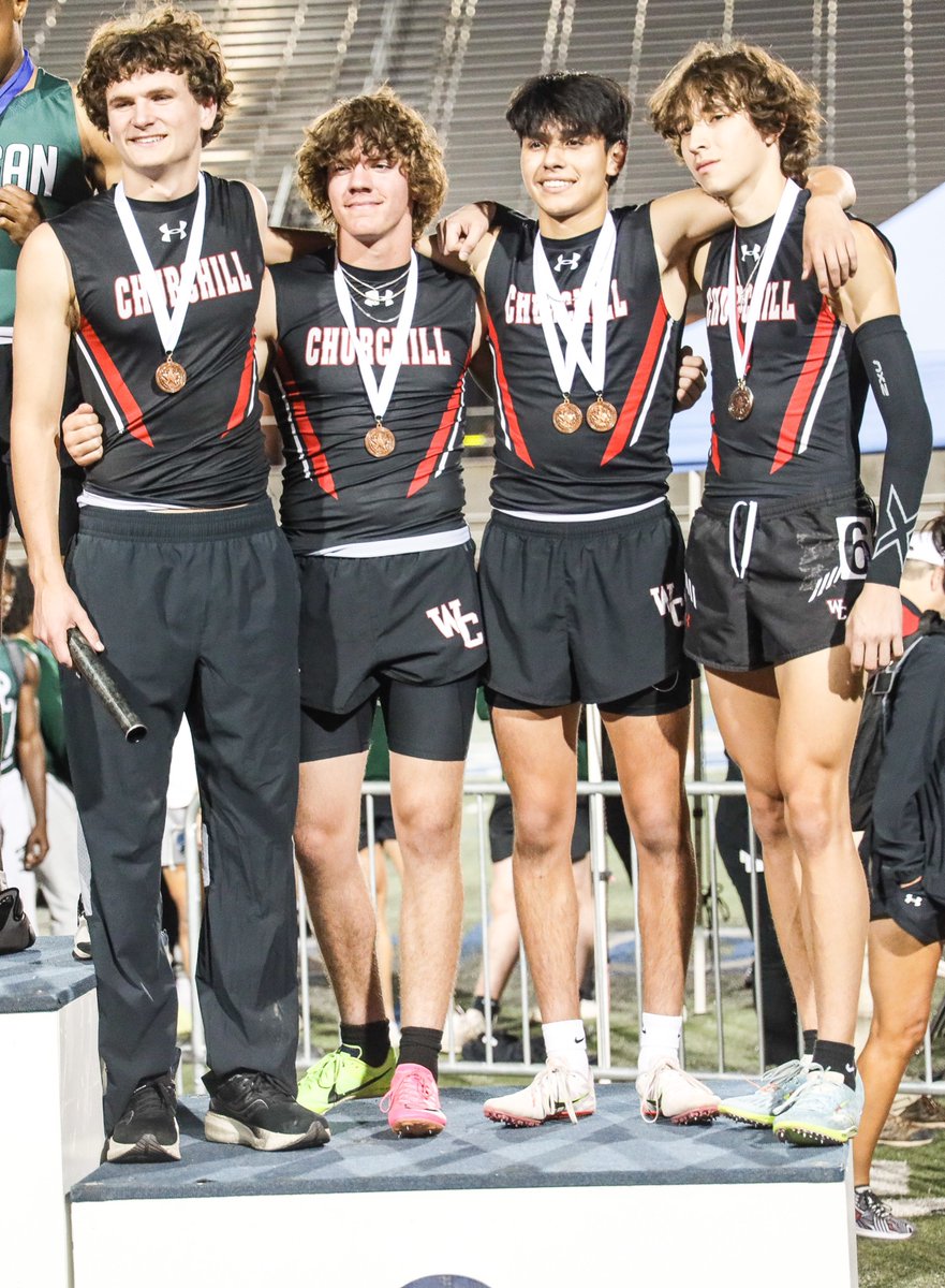 Congratulations to our Varsity Boys 4x400 team on a top 3 finish!  They now will move on to the area meet!