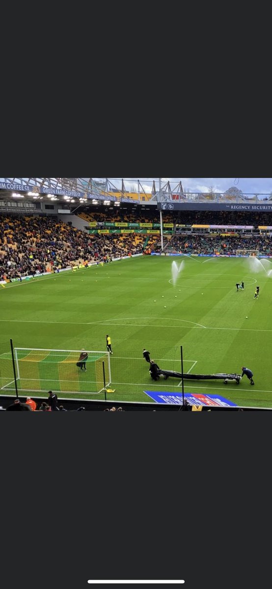 Remember when @petercrouch got injured at Norwich during the warm up… 😂