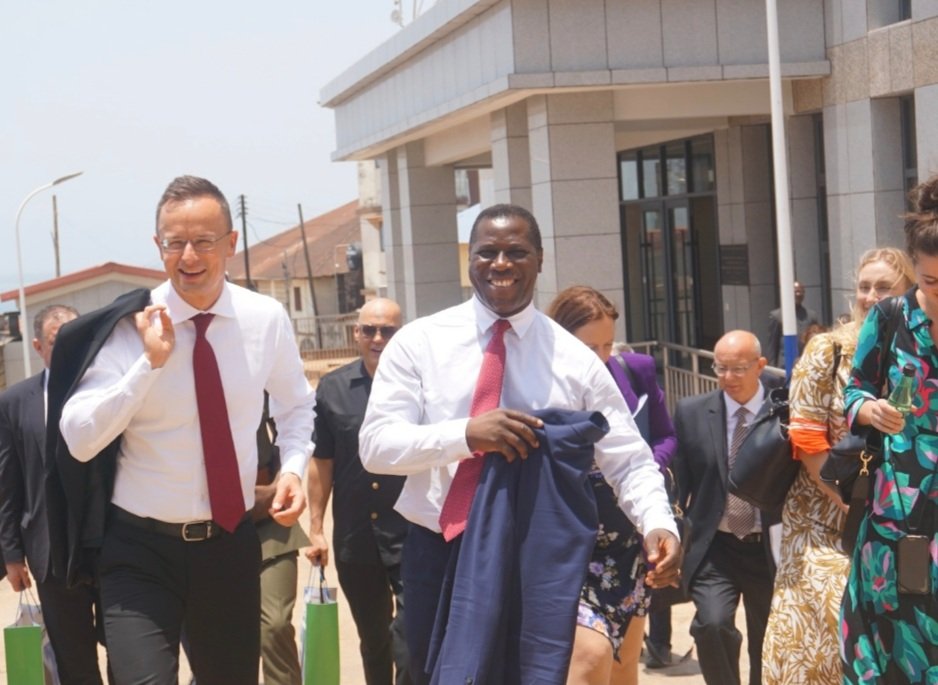 Delighted to host in Freetown my counterpart Minister of Foreign Affairs &amp; Trade of Hungary H.E. Peter Szijjarto. Historic visit of 1st Hungarian Foreign Minister to Sierra Leone to strengthen bilateral cooperation &amp; hosting of 1st Hungarian-SL Business Forum
🇭🇺🇸🇱
<a href="/PresidentBio/">Barram</a>