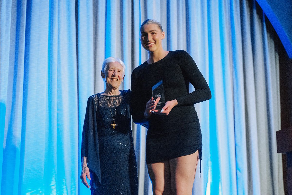 XavierWBB's tweet photo. Had a great time at the XSPYS presented by @KembaCU on Wednesday night! 🎉

Congrats to @courtprenger on earning the Musketeer Magis award. 👏

📸: https://t.co/pVOI0iXEoc

#LetsGoX https://t.co/6pBbpuTqi1