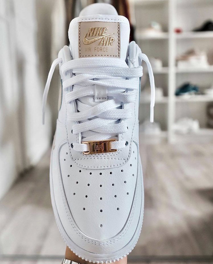adamdecentral's tweet photo. Air Force 1 ‘07 https://t.co/xXBAkoysiA