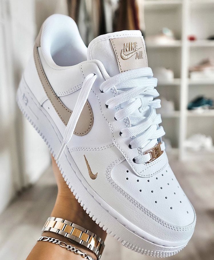 adamdecentral's tweet photo. Air Force 1 ‘07 https://t.co/xXBAkoysiA
