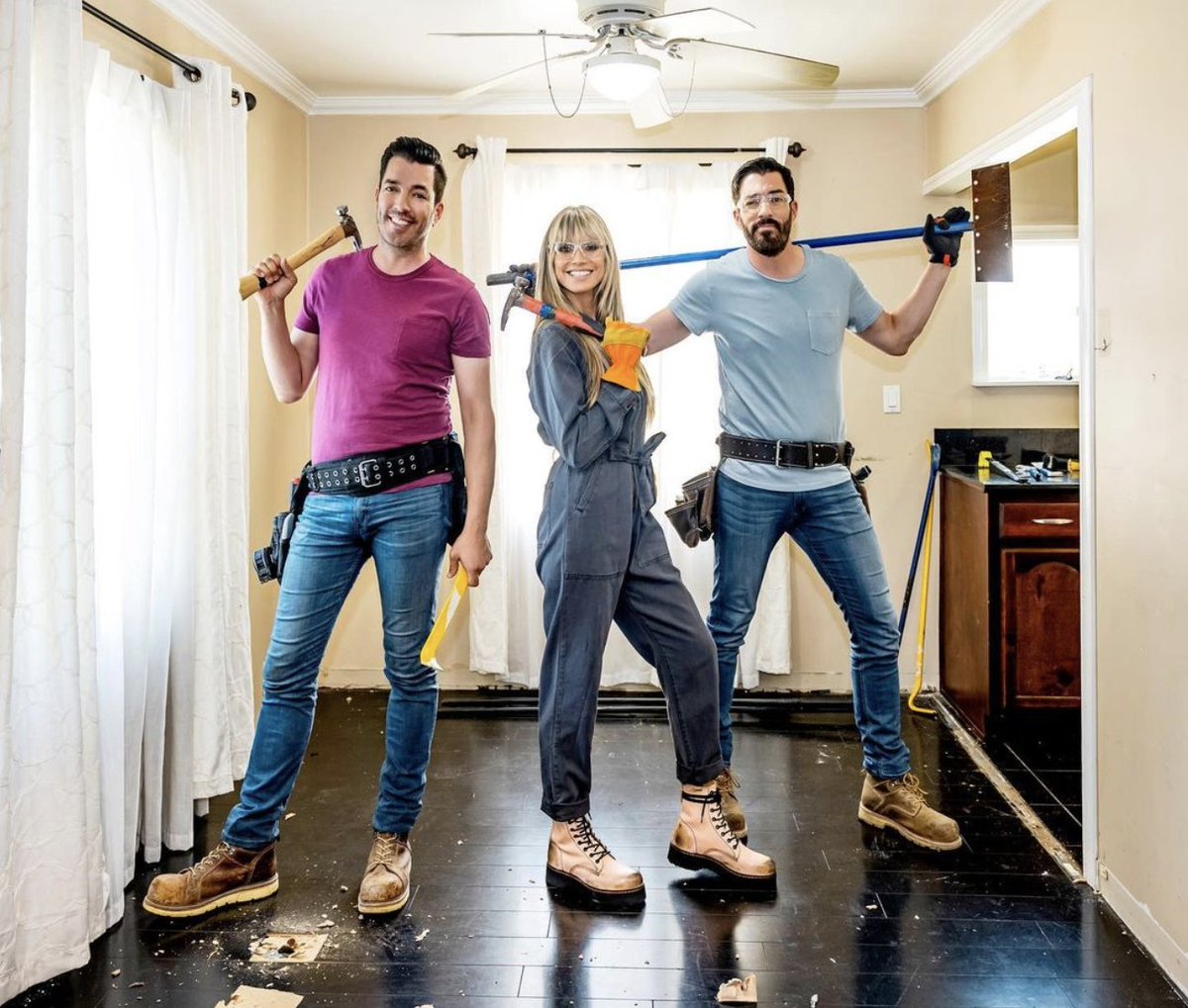 sbentertainment's tweet photo. Have you heard the news?! An all-new season of #CelebIOU is heading your way! Mark your calendars for the premiere on Monday, May 15th, at 8pm EST in the US and 10pm EST in Canada on @hgtv  – and streaming on @discoveryplus 🏡 🛠️ Let the renovations begin! https://t.co/kRjw6HVUjx