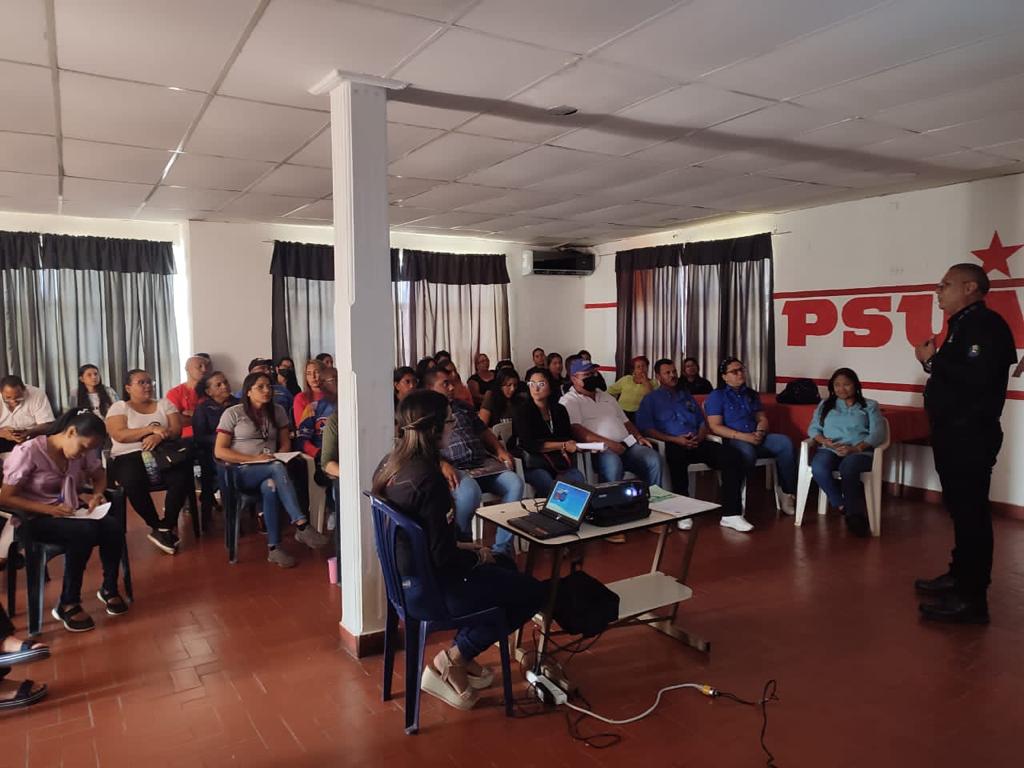 rrppCMLT's tweet photo. Contraloría de Los Taques realizó conversatorio " Ley Anti-Corrupción a funcionarios de los Entes Centralizados y Descentralizados de la Alcaldía de Los Taques https://t.co/vJuPYcbp2b