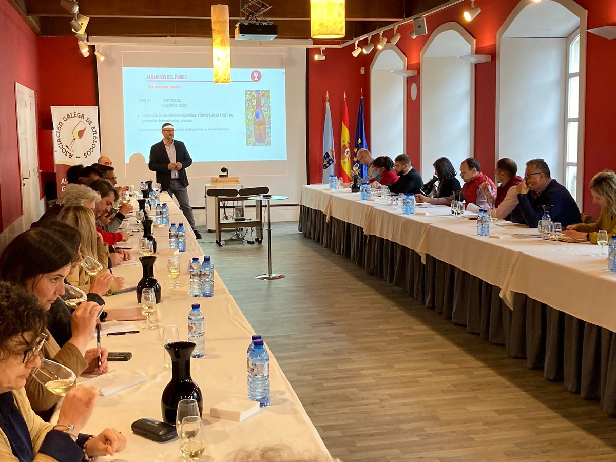Hoxe a Asociación Galega de Enólogos AGE, coa colaboración de AEB Iberica celebramos unha cata de Albariños do Mundo na sede do Consello Regulador da D.O. <a href="/Rias_Baixas/">D.O. Rías Baixas</a> 
#catas #albariño #viño #enologia #formación