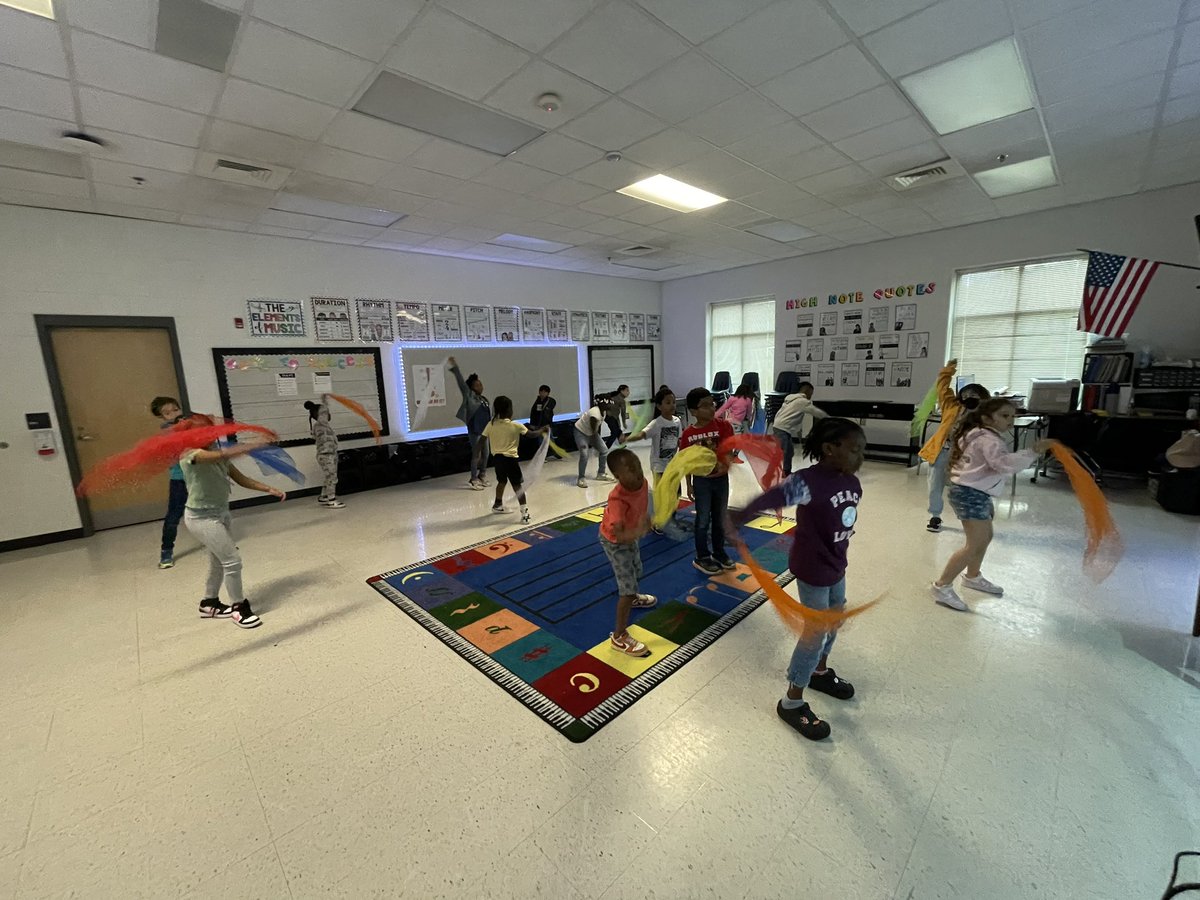 SoundofMsSohn's tweet photo. 2nd grade expressively explored levels during today’s movement activity✨
@IsonSpringsES @LakashaLee https://t.co/iSE23BOvas