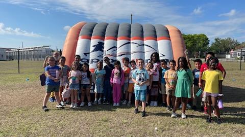 DreamLakeApopka's tweet photo. What a perfect day for a PTO APEX FUN RUN fundraiser! Thank you to ALL who donated, volunteered and cheered on our Dragons! @DreamLakeApopka @ptotoday #ApexXFACTOR #dleproud https://t.co/Z4uV6Ukcem