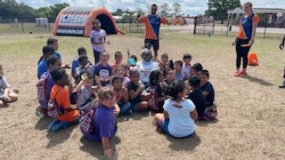 DreamLakeApopka's tweet photo. What a perfect day for a PTO APEX FUN RUN fundraiser! Thank you to ALL who donated, volunteered and cheered on our Dragons! @DreamLakeApopka @ptotoday #ApexXFACTOR #dleproud https://t.co/Z4uV6Ukcem