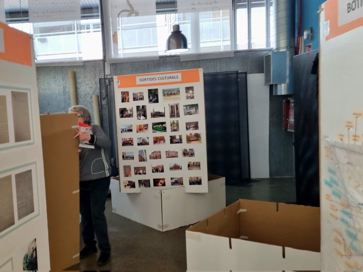 Avui hem tornat a muntar l'exposició dels 25 anys de l'Associació, és a la biblioteca de Can Casacuberta.

Us convidem a visitar-la.

<a href="/MuseuBdn/">Museu de Badalona</a>
<a href="/culturaBDN/">Cultura Aj. Badalona</a>
<a href="/FAVBBadalona/">F.A.V.B.(Badalona)</a>
<a href="/bdncom/">Badalona Comunicació</a>