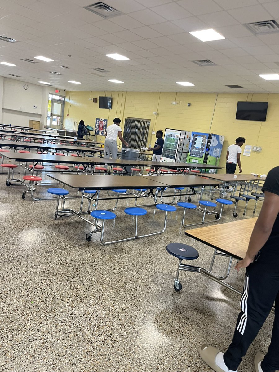 Students volunteering to keep our home clean! Thank you gentlemen. 
#THISisVarina