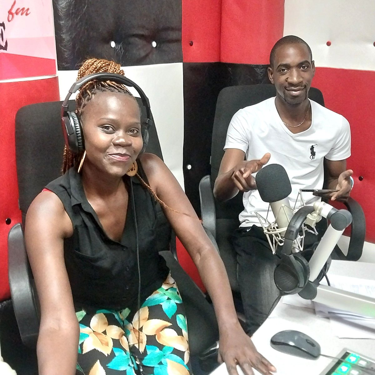 Mulembe_FM's tweet photo. Weweee tafutaaa sizee yakoooo....kata jinaaaa....#PartyTimee nende @OmwanaWaChifu @andati_nelson @Mulembe_FM https://t.co/7es7ZI4ZMl