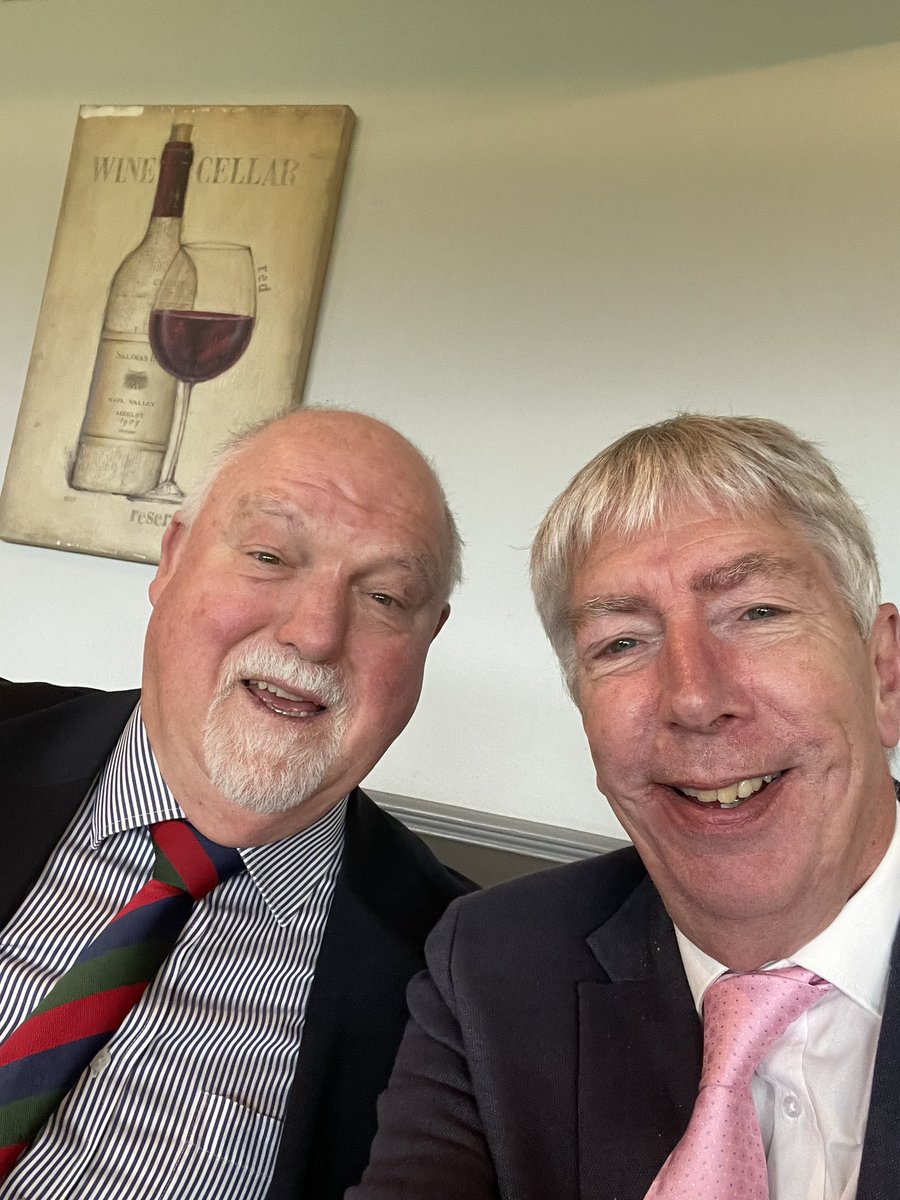 Purely accidental but an appropriate backdrop! … great meeting Mike Gatting in hosting today’s lunch <a href="/OmegaAbbeydale/">Omega at Abbeydale</a> … as <a href="/SheffieldColCC/">Sheffield Collegiate CC</a> raise money to develop more Michael Vaughans &amp; Joe Roots. Big thanks for everyone’s support 👏