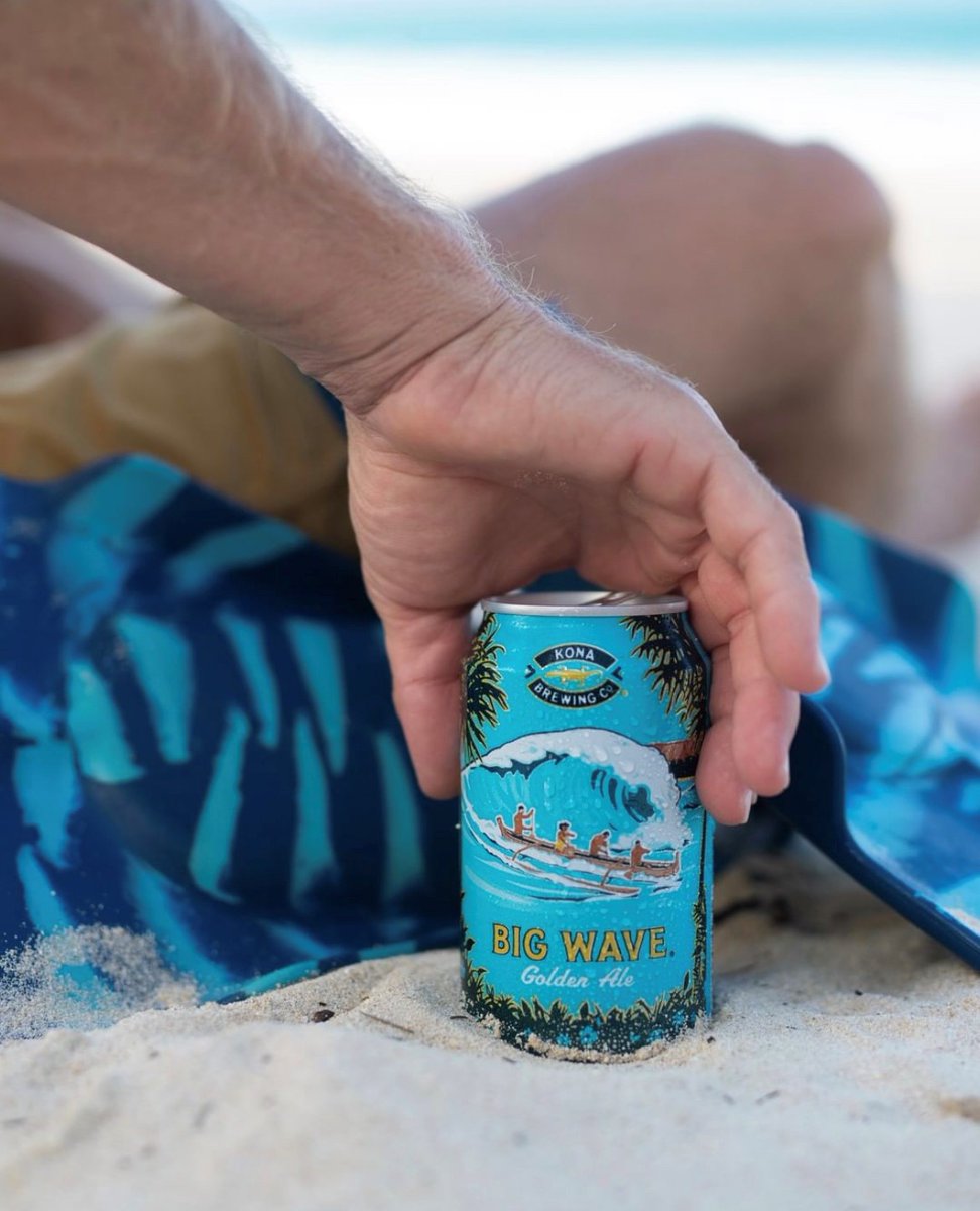 We’re spending this weekend on the beach with <a href="/KonaBigWave/">Kona Big Wave</a> 🍺 🌊 #konabigwave #bigwave #beer #beach #tropical #tropicalbeer