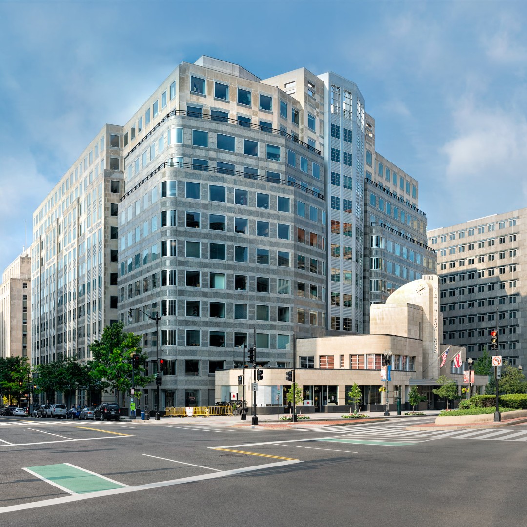WashingtonWalks's tweet photo. JUST ANNOUNCED #walkingtour with architect Phil A. Esocoff. Look at four buildings that respond to their immediate as well as neighborhood contexts in sometimes surprising ways.  Interior tour of the former Greyhound Bus Terminal included! RESERVATIONS: https://t.co/nJACoNCMvL https://t.co/ywLmVtpQn1