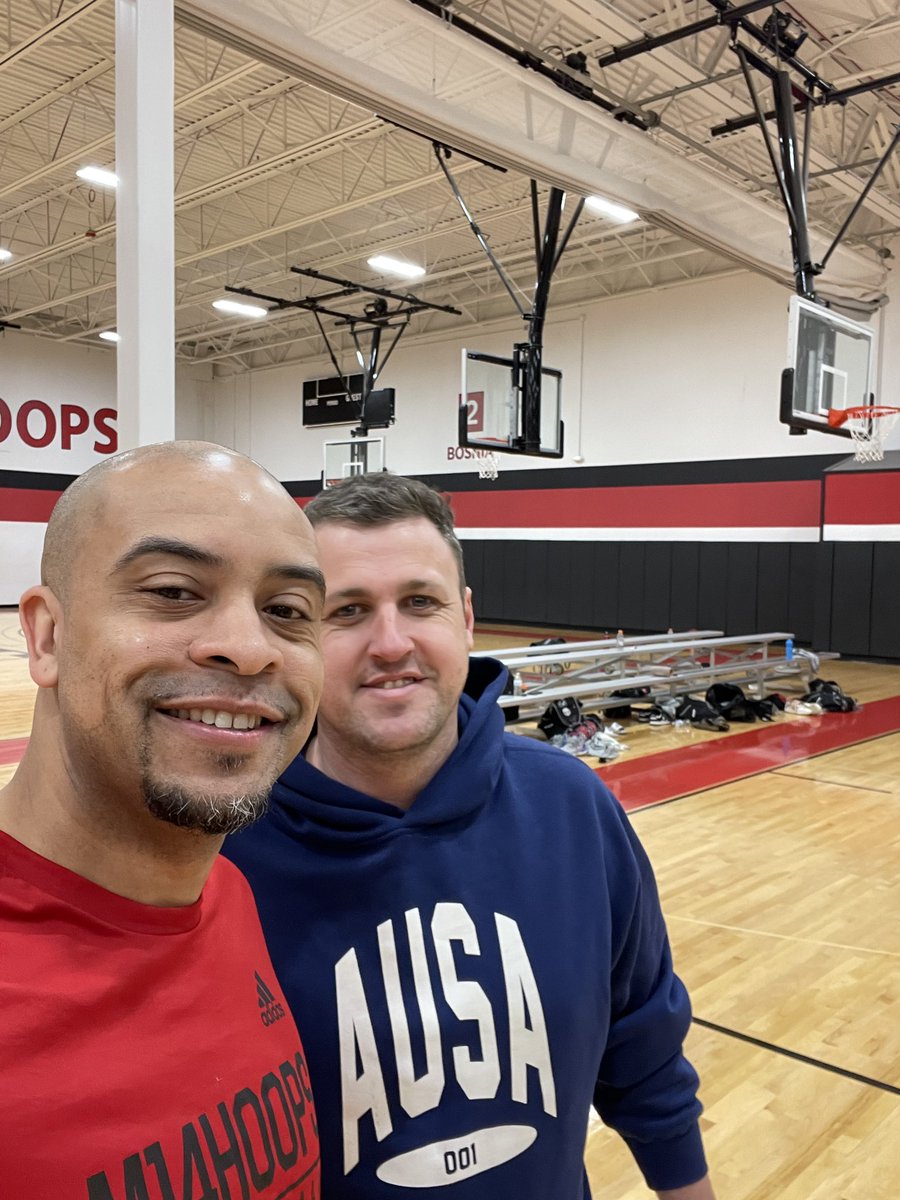 M14Hoops's tweet photo. Australia stand up! 🇦🇺🌏

Great to have AUSA Hoops at the facility as they get ready for @PHCircuit this weekend‼️

Great opportunity they provide for their players to gain exposure to American Colleges! https://t.co/IuygsKcFFk