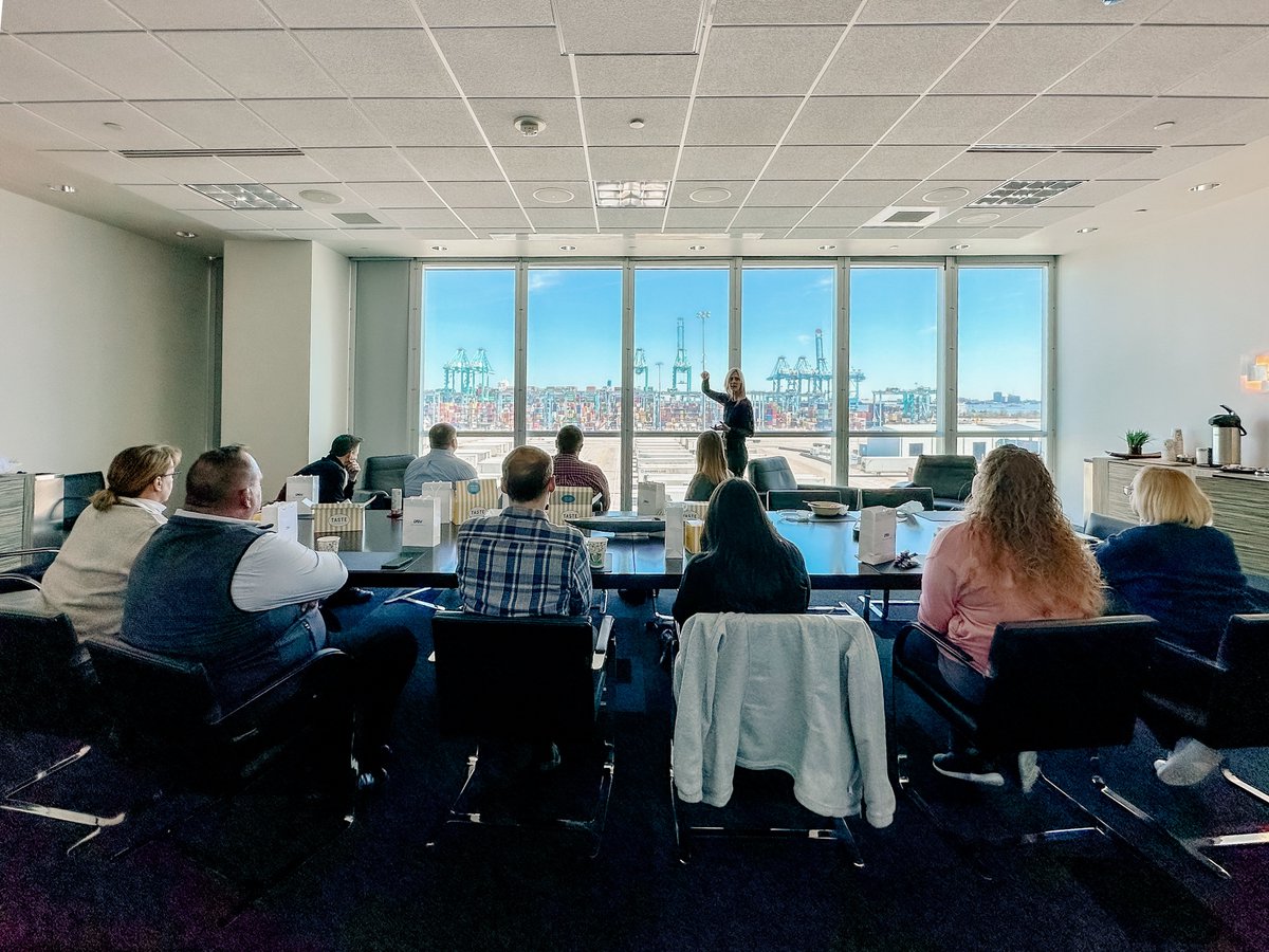 DSV_US's tweet photo. It's been an exciting two days at the Virginia International Gateway! ⚓

Our clients and team members got to learn all about VIG and observe the vessels operating in the field first-hand on this amazing tour! 🙌

#DSV_US #PortTour #VIG #PortofVirginia #Maritime #Logistics https://t.co/RbUPVH0CaP
