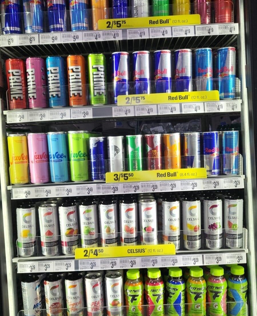 slkeene's tweet photo. CHICAGO!! Let’s run it back! 😤

After @drinkjuvee sold out last month, @7eleven is playing this one on home turf for us, so let’s show out! 

13 stores, more Juvee at each and if you go through and post a pic, we’ll send you Project Bluebird cans (links below)! https://t.co/wR3B94q5JF